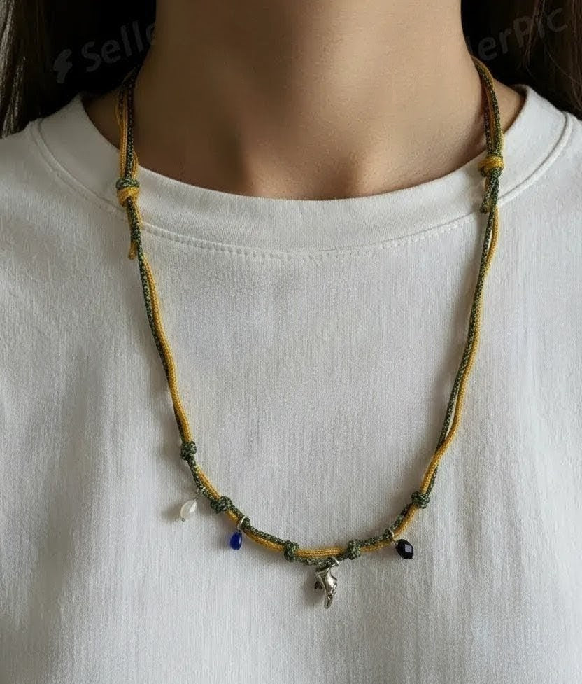 collana climber giallo blu argento 925 indossata al collo