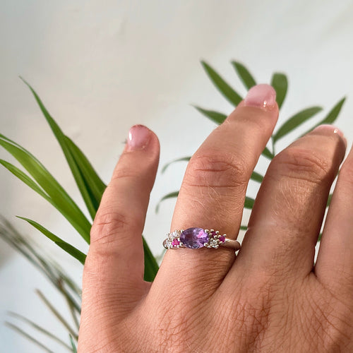 dettaglio anello fiori di lillà collezione bouquet argento 925 ametista zirconi