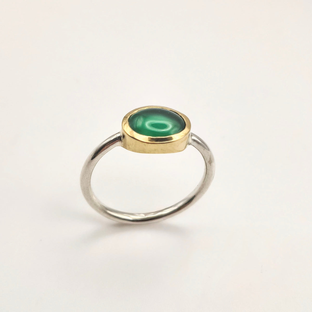 anello cerchi di luce giada argento 925 ottone indossato al dito